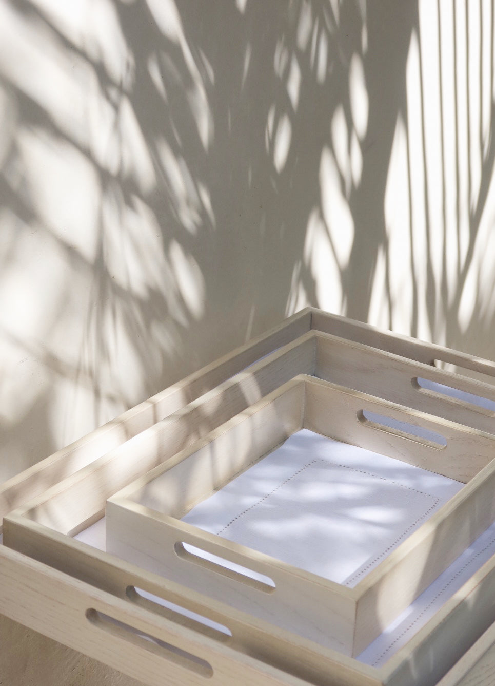 Set 3 bandejas multiusos color madera claro con tapetito personalizado