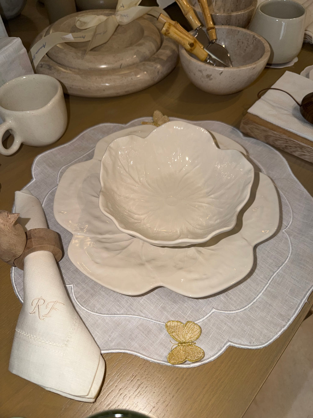 Individual blanco con mariposa 3D amarillo