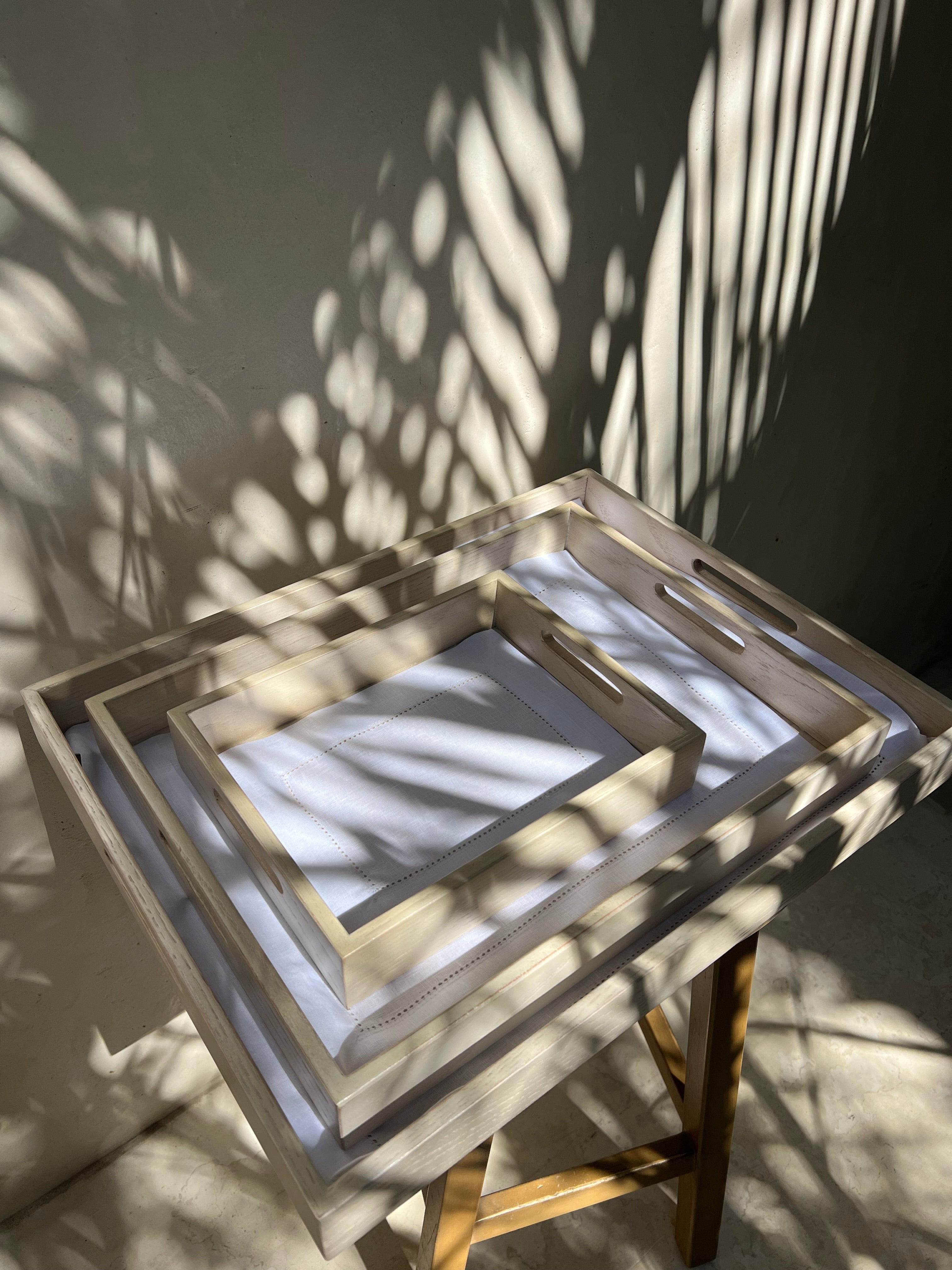 Set 3 bandejas multiusos color madera claro con tapetito personalizado