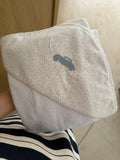 Toalla bebe puntitos + coche