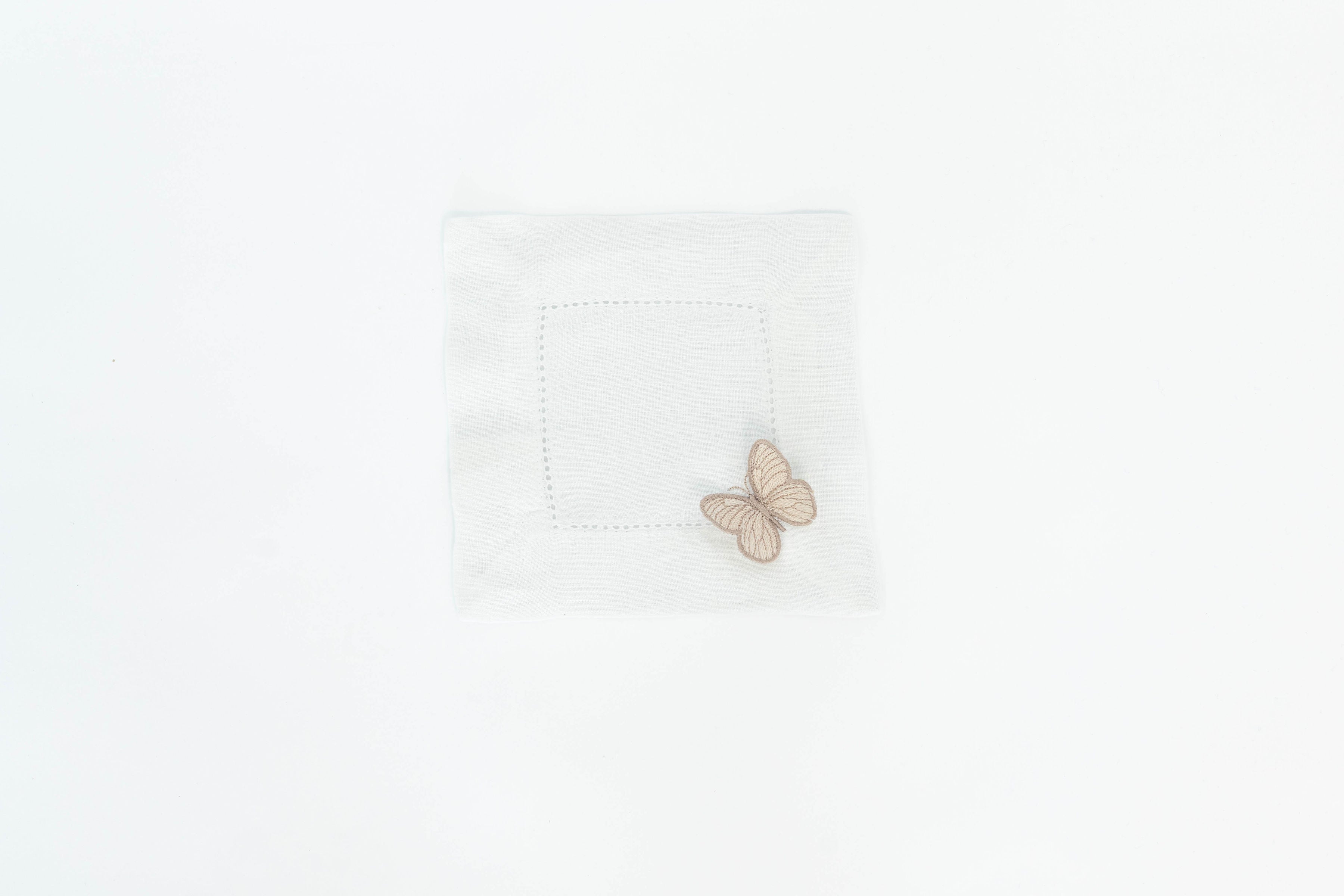 Bandeja de madera con 5 toallas de baño