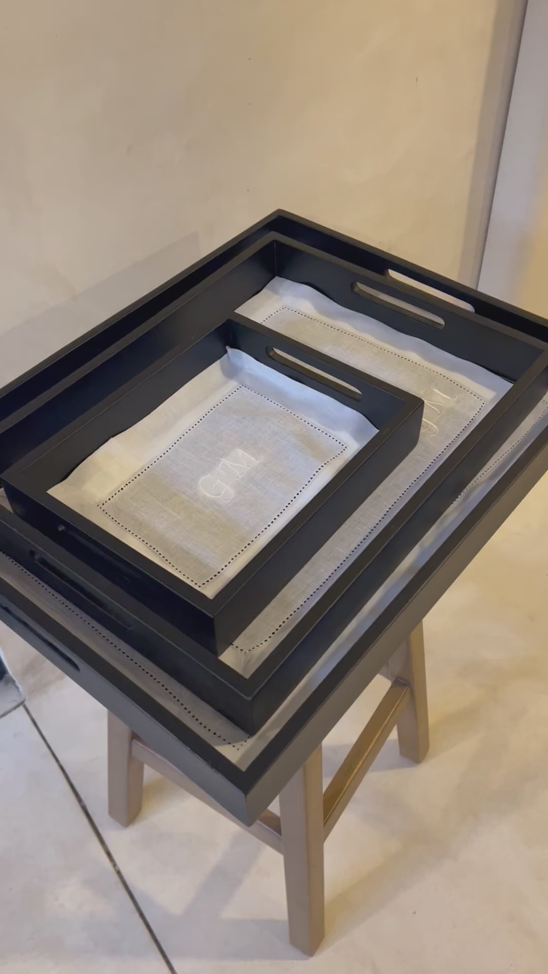 Set 3 bandejas cedro con cubre bandejas de lino